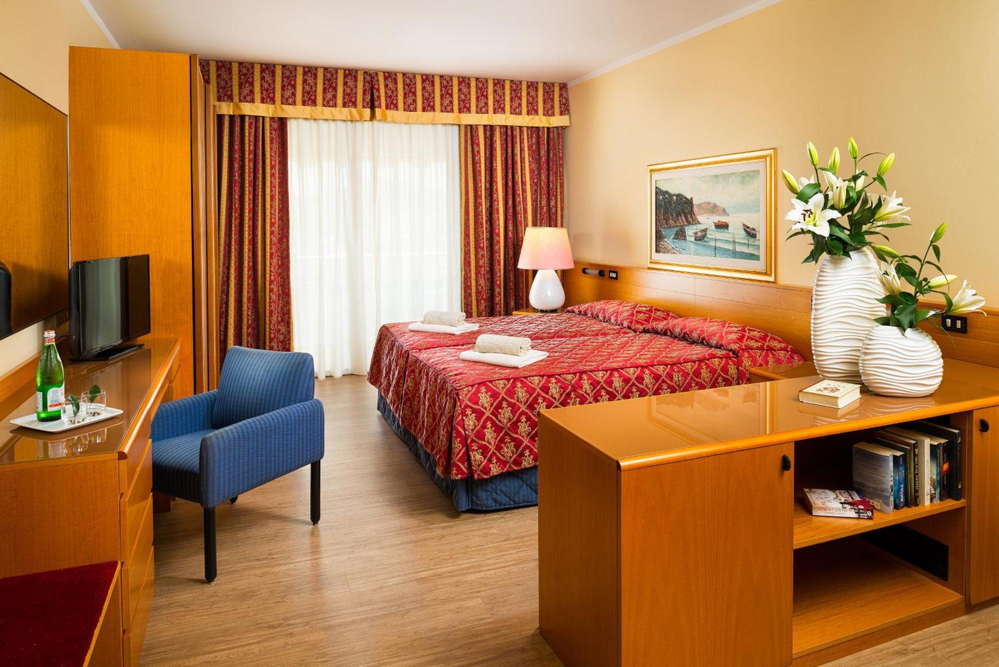 Deluxe Double or Twin Room,413636478:JPEG